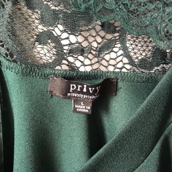 Privy Beautiful green dress with lace design - Picture 8 of 11